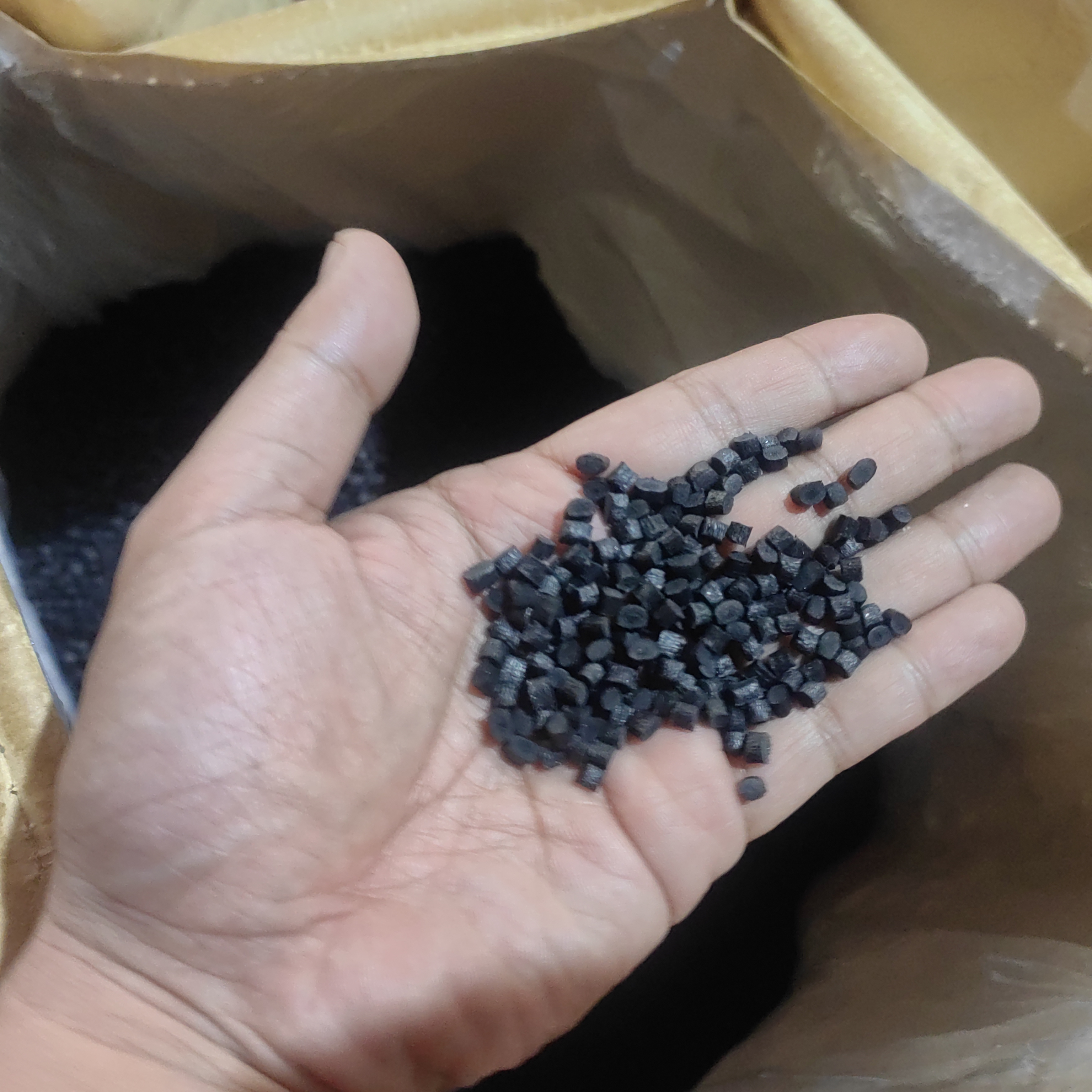 Black plastic cable drag chain 15 series with openable crossbars for fast cable installation
